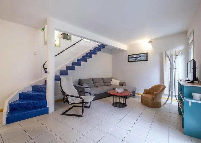 Les Volets Bleus T3 de 80 m2 patio privatif